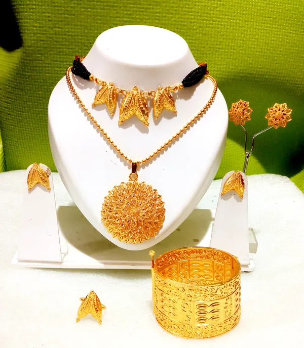 Assamese_Traditional_Copper_Gold_Plated_Pendant,_Golpata,_Bangel,_Finger-Ring_Combo_Jewellery_Set_For_Women